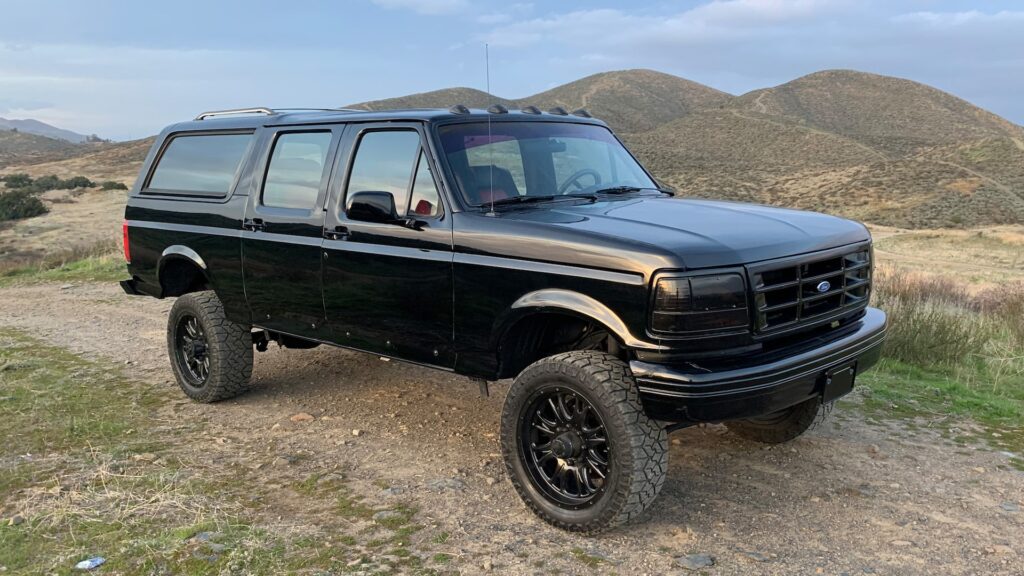 Ce Bronco 1992 à quatre portes estil la Ford OBS la plus rare