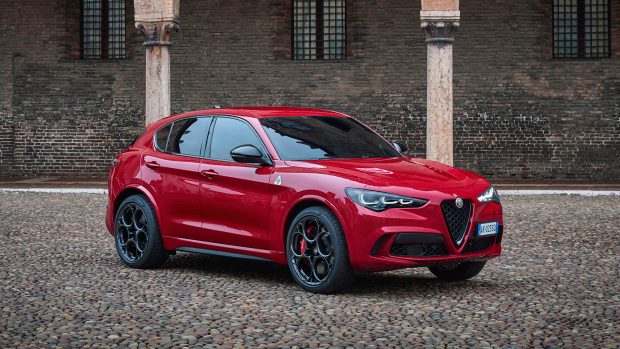 2023 Alfa Romeo Stelvio QV avant 3/4 rouge