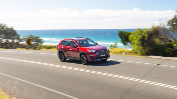 Toyota RAV4 Cruiser FWD Hybride 2022 avant 3/4 distance de conduite