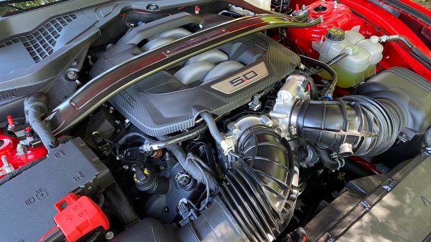 Compartiment moteur large de la Ford Mustang Dark Horse 2024