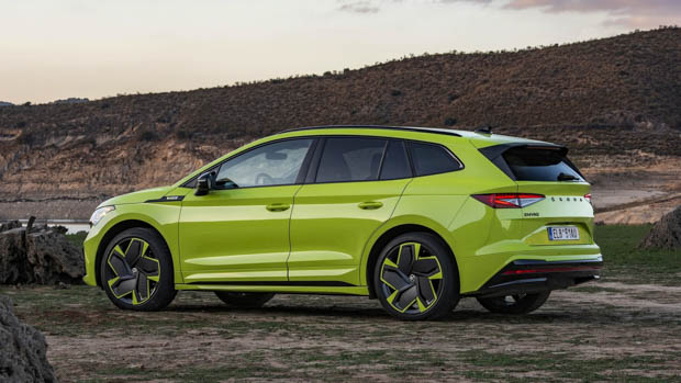 Angle latéral extérieur de la Skoda Enyaq RS iV 2023