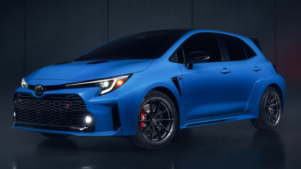 Toyota GR Corolla 2023 bleu éclectique avant 3/4