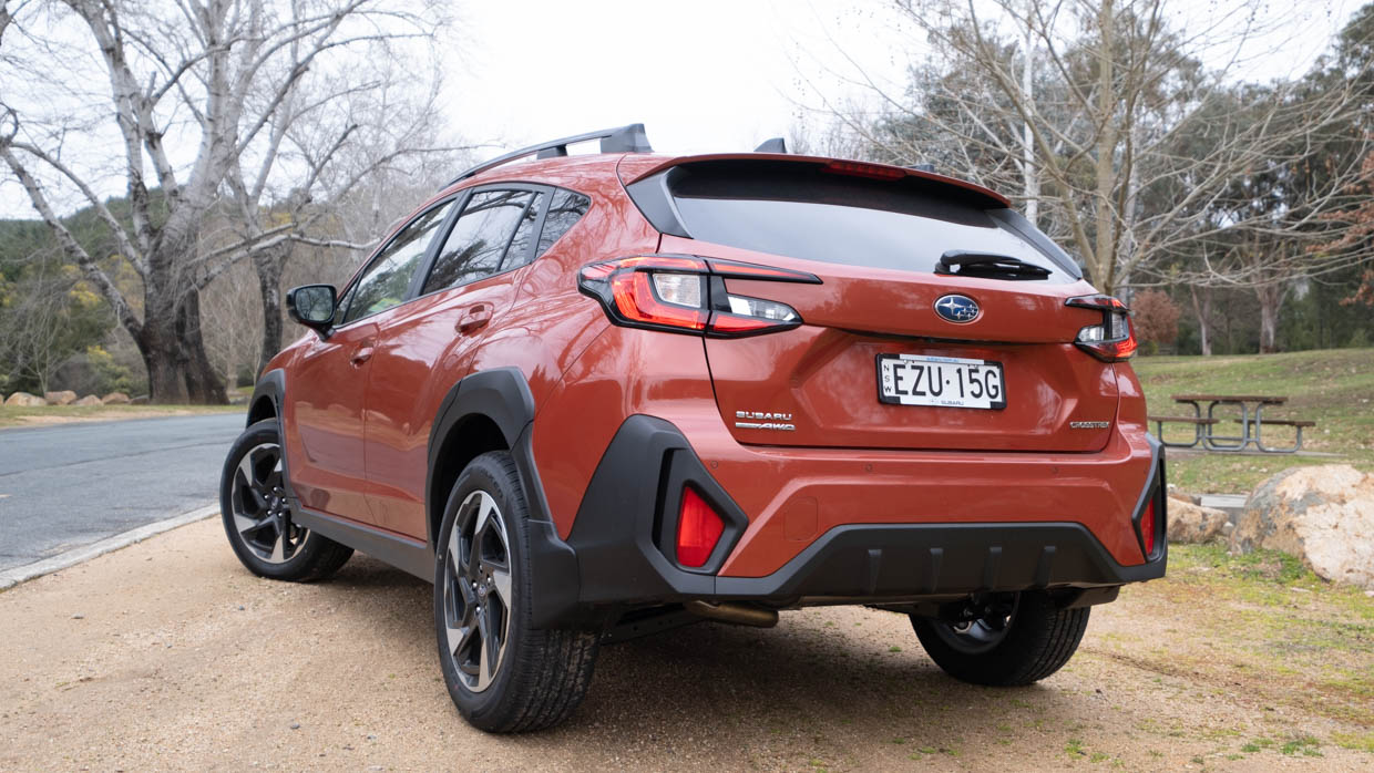 Subaru Crosstrek 2.0S arrière 3/4 tir statique dans un parc