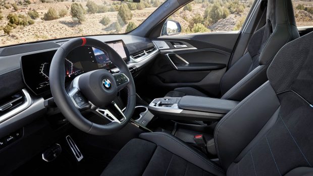Plan large de l'intérieur du BMW X2 M35i 2024
