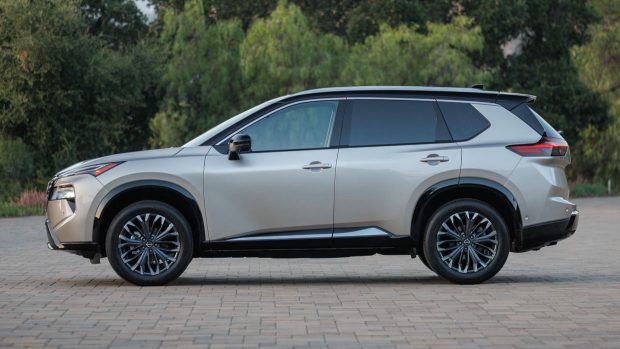 Côté Nissan Rogue 2024