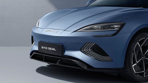 Photo extérieure de l'avant du BYD Seal 2024