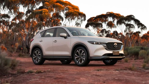 Mazda CX-5 Touring 2024 blanc avant 3/4