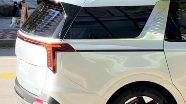 Kia Carnival 2024 facelift arrière
