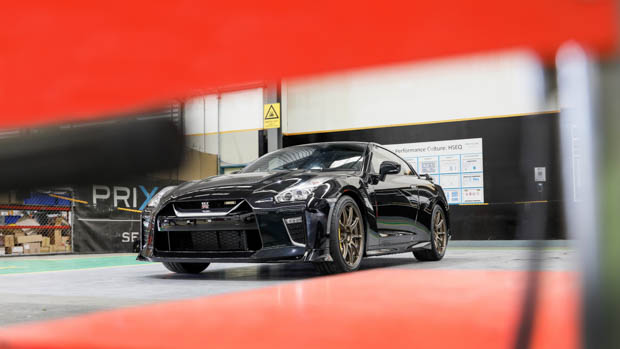 Vue de face de la Nissan GT-R T-Spec 2022