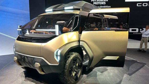 Tokyo Mobility Show 2023 - Mitsubishi DX concept people mover Delica van avant 3/4