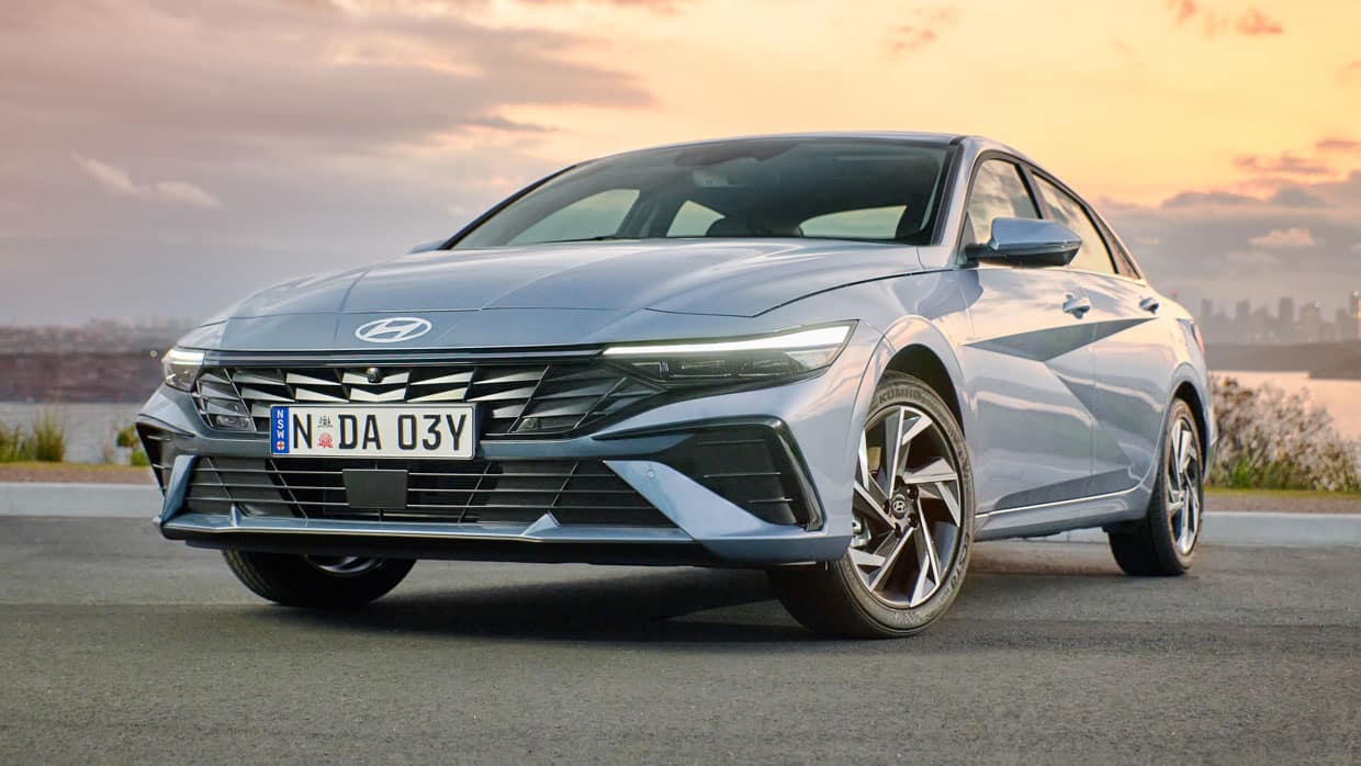 Hyundai i30 hybride 2024 : prix et spécifications confirmés pour la berline restylée, manuels supprimés