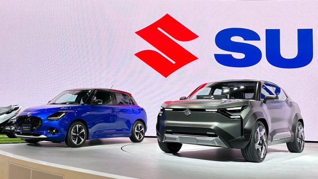 Tokyo Mobility Show 2023 - Présentoir Suzuki présentant les concepts Swift et SUV