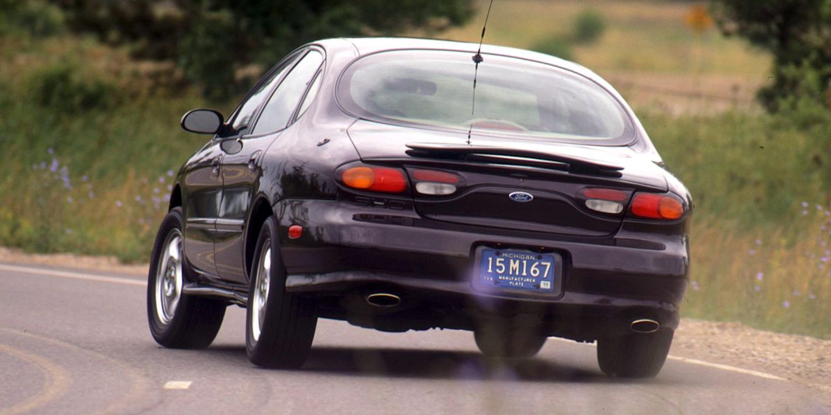 La Ford Taurus SHO 1996 grandit