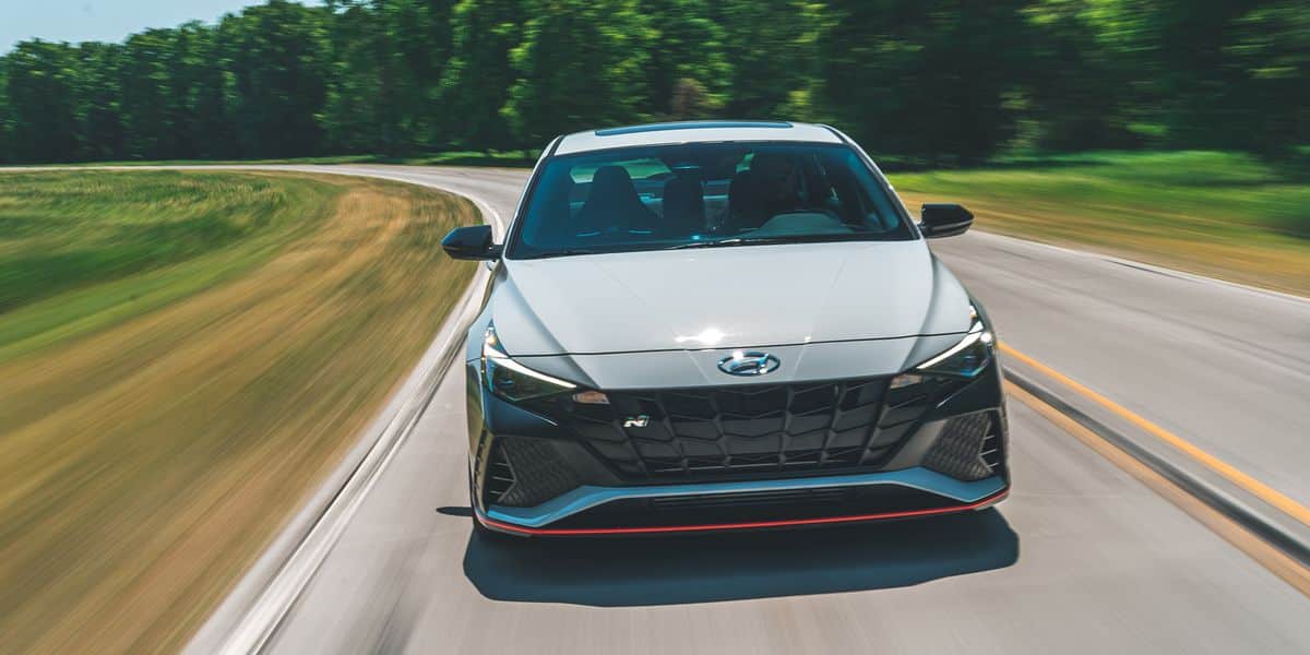 La Hyundai Elantra N 2023 canalise l’adolescent qui sommeille en vous