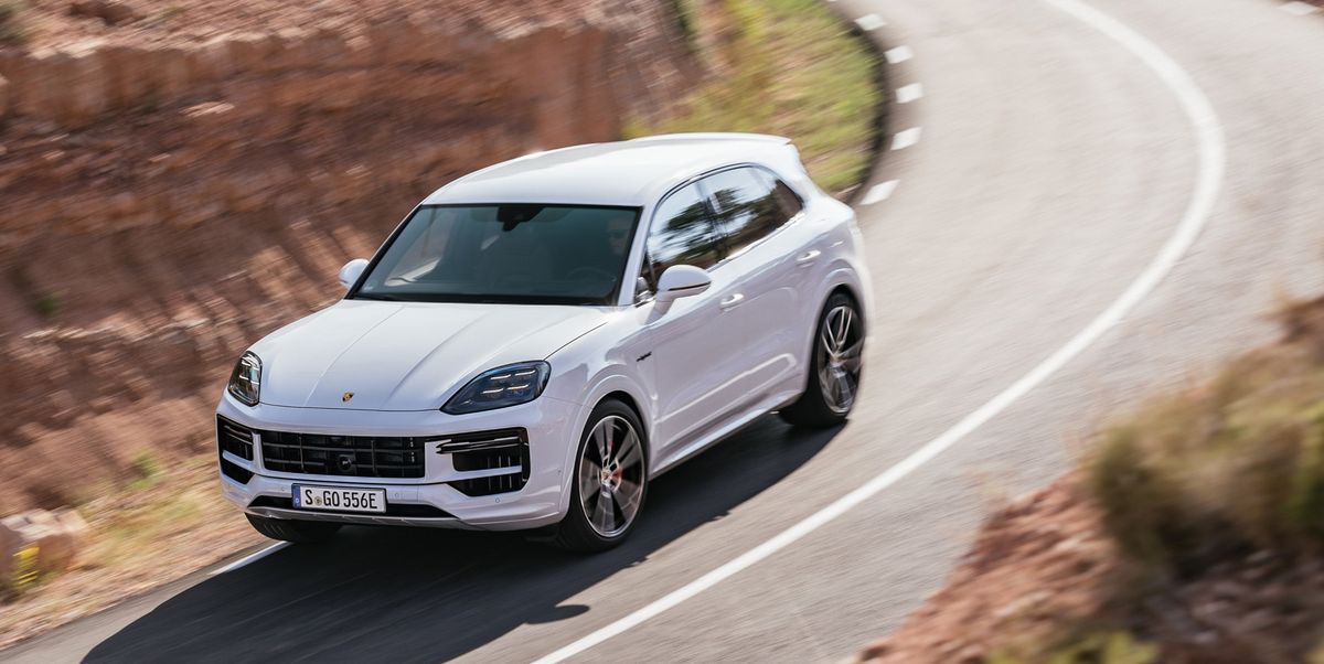 Le Porsche Cayenne Turbo E-Hybrid 2024 est un animal sauvage