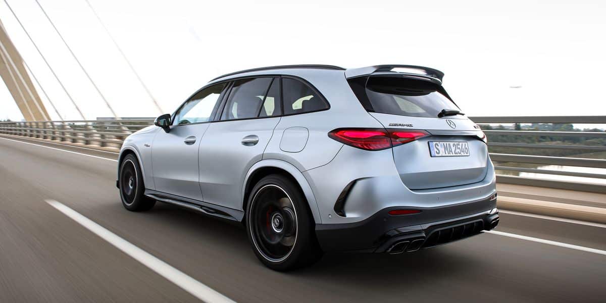 Les performances du Mercedes-AMG GLC63 SE 2025 réussissent à la dure