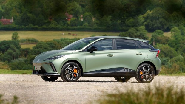 Prise de vue latérale statique de la MG4 XPower 2024