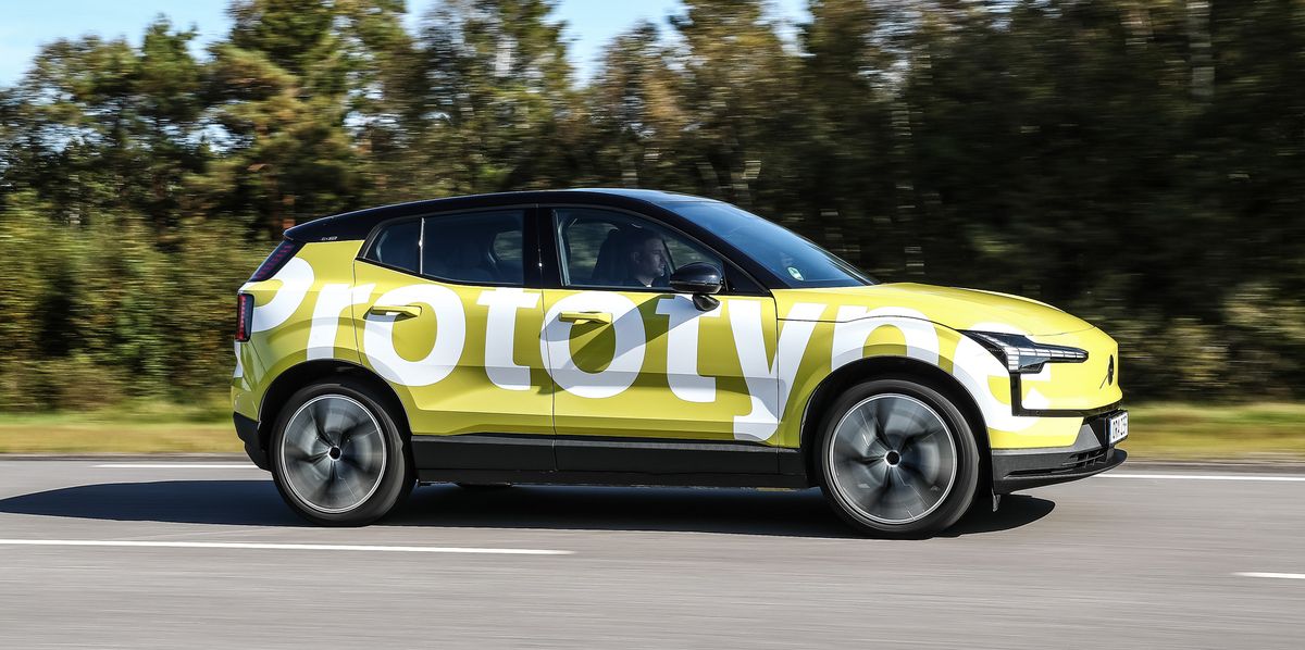 Premier essai du Volvo EX30 2025 : pensez plus petit