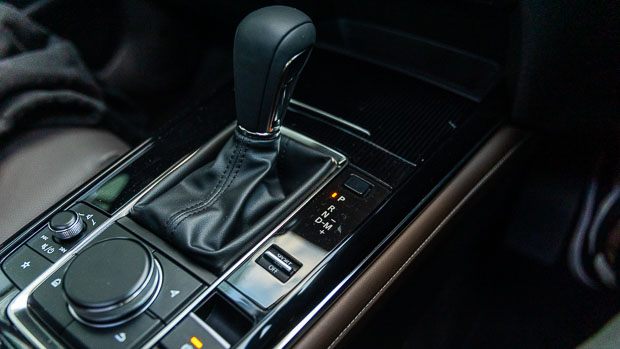 Levier de vitesses intérieur du Mazda CX30 2021