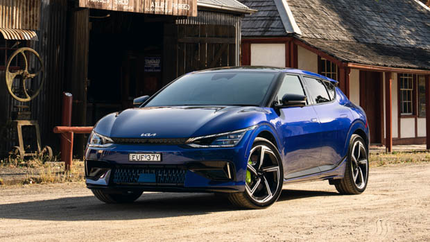 2023 Kia EV6 GT bleu avant 3/4 statique