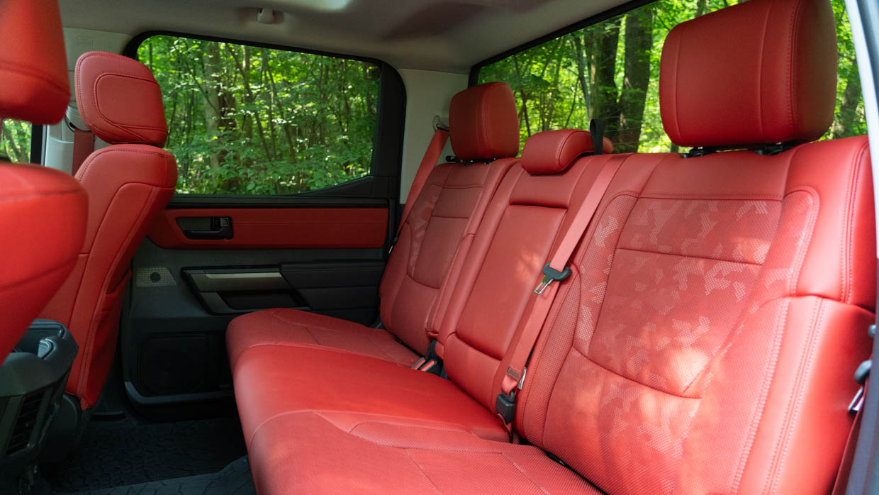 Toyota Tundra TRD 2023 banquette arrière