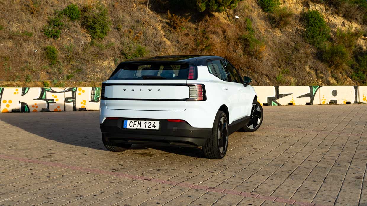 Volvo EX30 2023 arrière 3/4