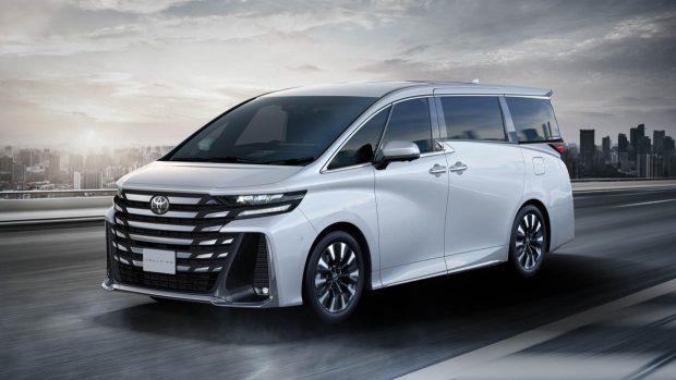 Prise de vue en angle latéral du Toyota Alphard 2023