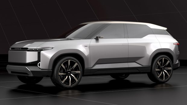 Vue de trois quarts avant gauche du SUV concept électrique Toyota Land Cruiser SE peint en argent