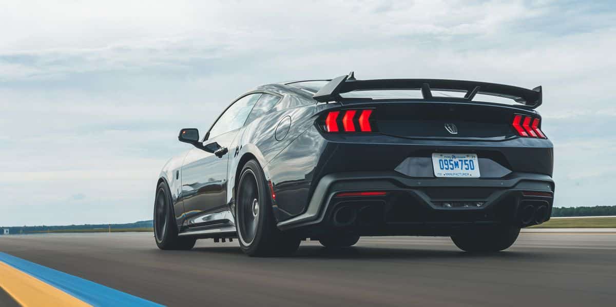 Ford Mustang Dark Horse au test de vitesse de 0 à 150 à 0 MPH 2023