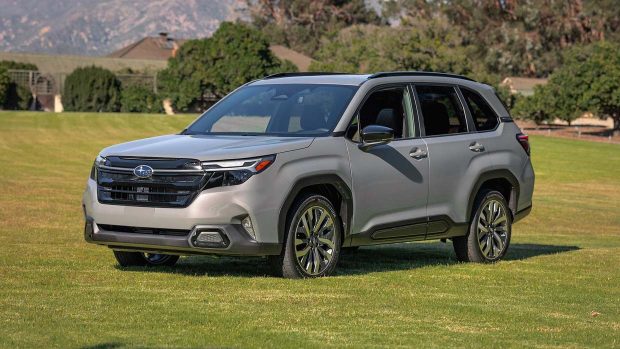 Subaru Forester 2025 avant 3/4 gris