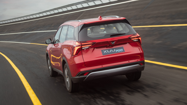 Mahindra XUV7OO 2023 arrière 3/4 motrice