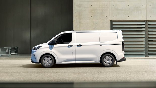 Angle latéral statique du Ford Transit Custom 2024