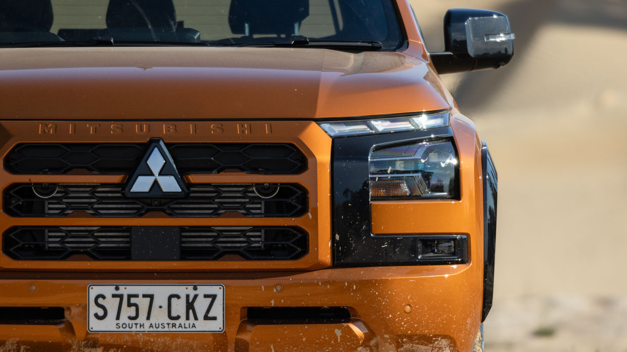 Mitsubishi Triton prototype 2024 avant fermer 2