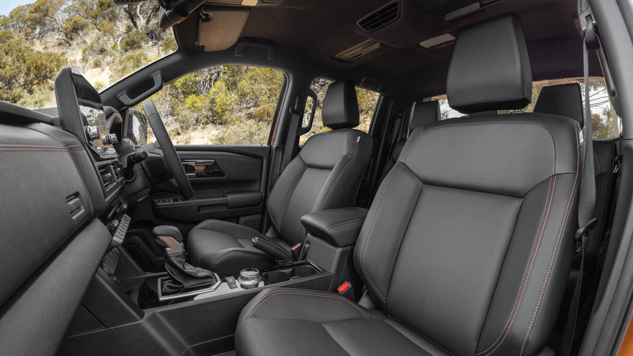 Sièges avant du prototype Mitsubishi Triton 2024