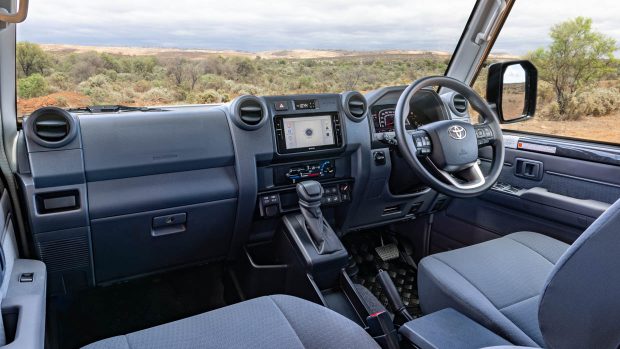 Toyota Série 70 Land Cruiser GXL 2024 sièges intérieurs 2