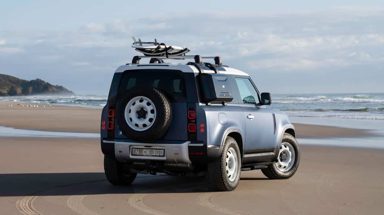 Land Rover Defender 2024 : seulement 15 éditions Pacific Blue arrivent en Australie