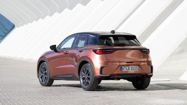 Lexus LBX 2024 angle 3/4 arrière statique