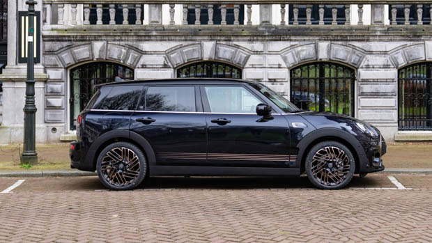 Photo de profil latérale de l'édition finale du Mini Clubman 2023