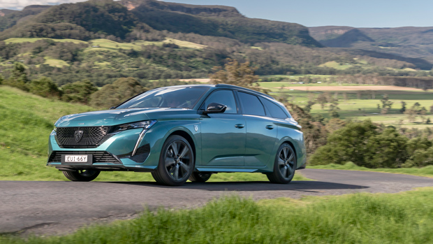 2023 Peugeot 308 GT Premium Wagon extérieur conduite avant 3/4 #2