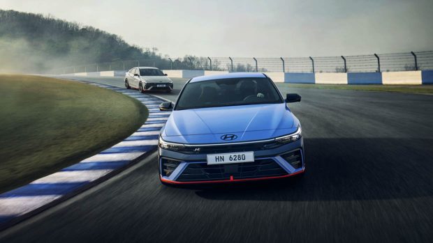 Hyundai i30 Berline N 2024 restylée en conduite sur piste