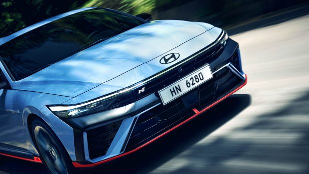 Détail de l'avant de la Hyundai i30 Berline N 2024 facelift