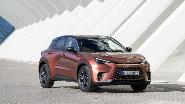 Lexus LBX 2024 angle 3/4 avant statique