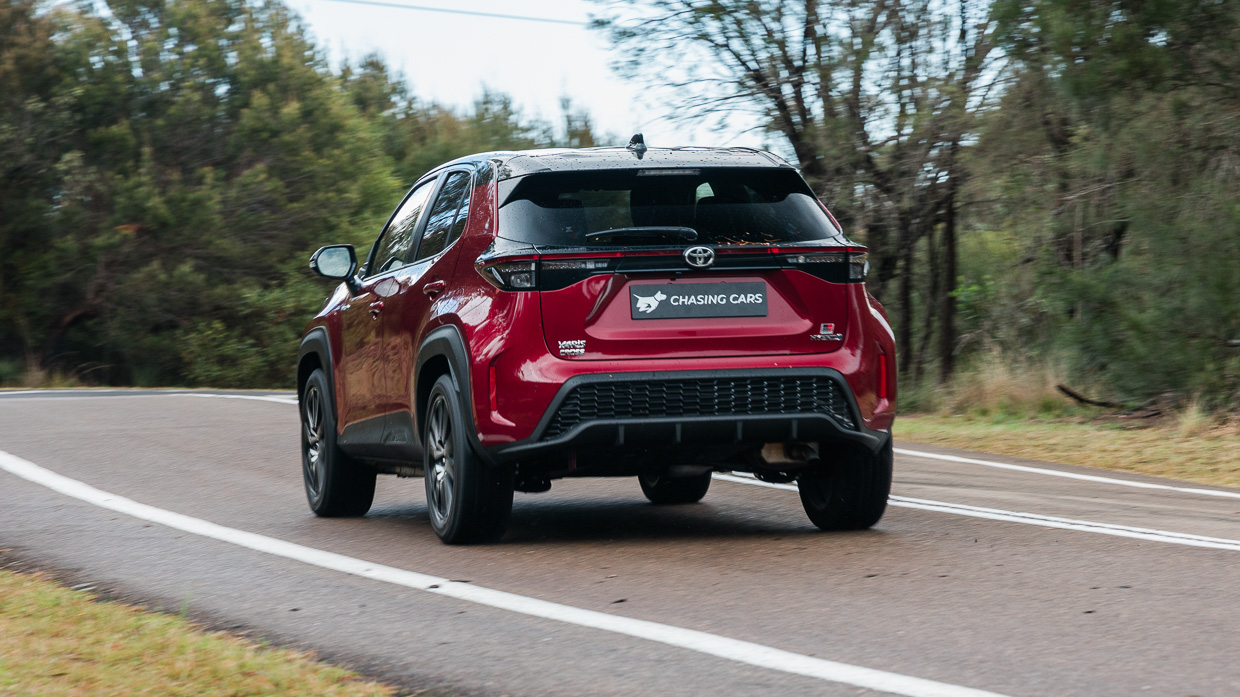 Toyota Yaris Cross GR Sport hybride 2023 conduite arrière