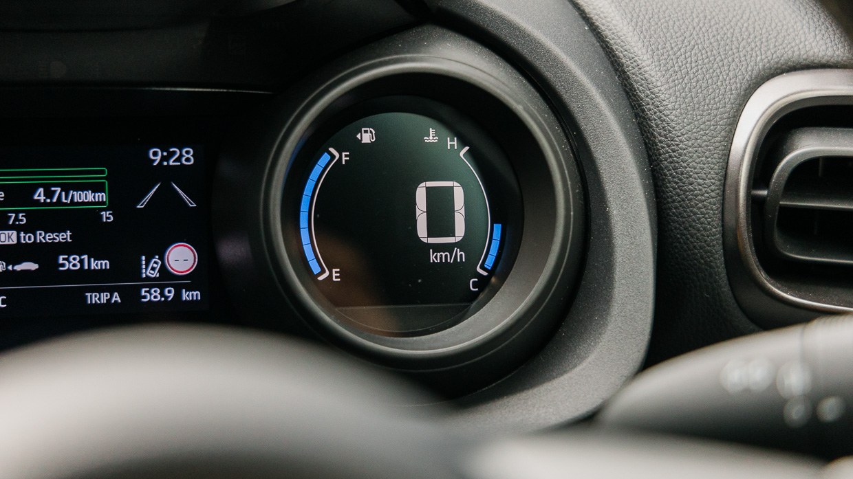 Jauges Toyota Yaris Cross GR Sport hybride 2023