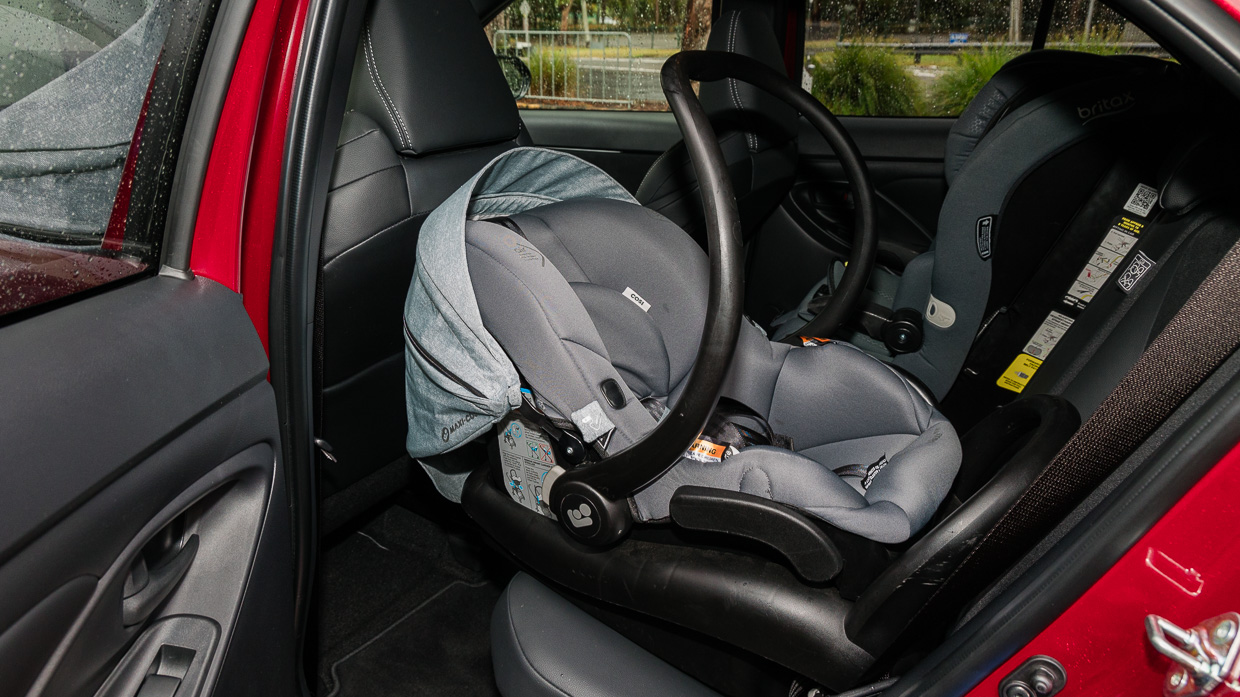 Toyota Yaris Cross GR Sport hybride 2023 sièges bébé 3