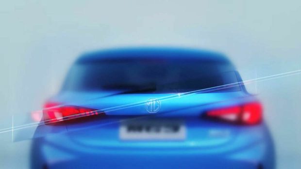 Vue floue de l'arrière de la trappe de la MG3 2024 des feux arrière