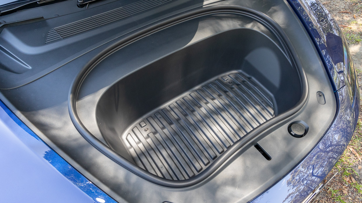 Tesla Model 3 RWD 2024 coffre intérieur 2