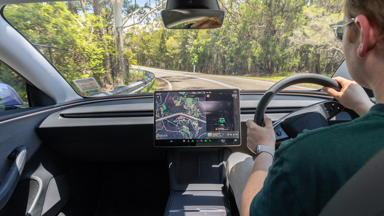 Tesla Model 3 RWD 2024 conduite intérieure 2