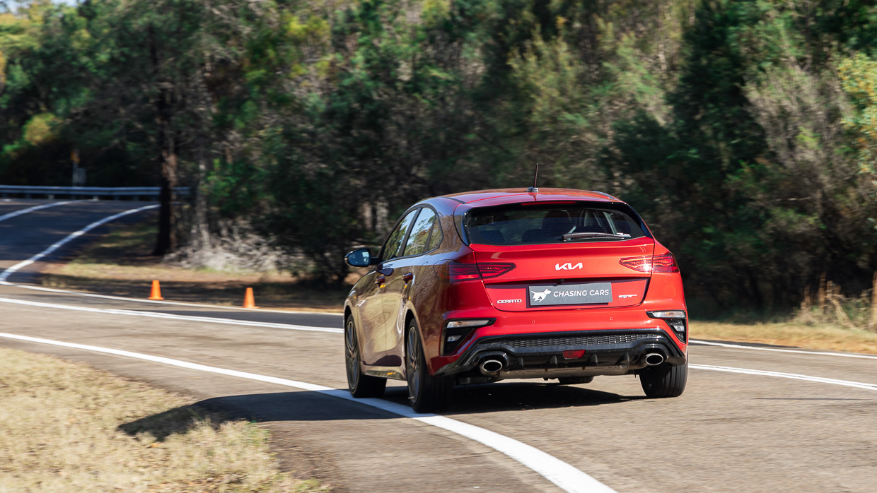 Kia Cerato GT 2024 conduite arrière 2