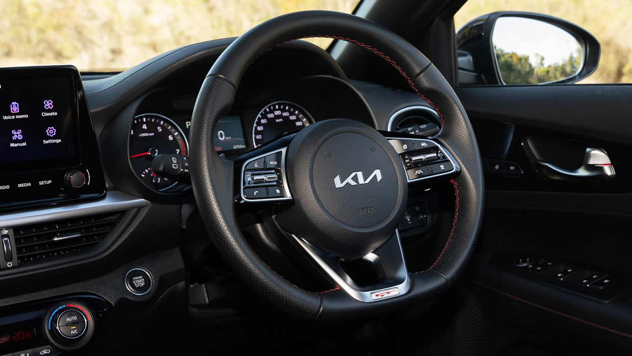 Kia Cerato GT 2024 intérieur 2 fermer